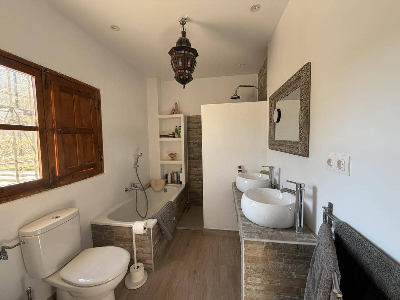 4 bedroom Villa for sale in Illora with pool - € 190,000 (Ref: 10110415)