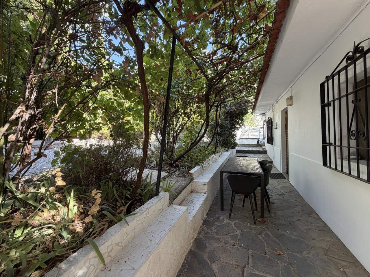 4 bedroom Villa for sale in Illora with pool - € 190,000 (Ref: 10110415)
