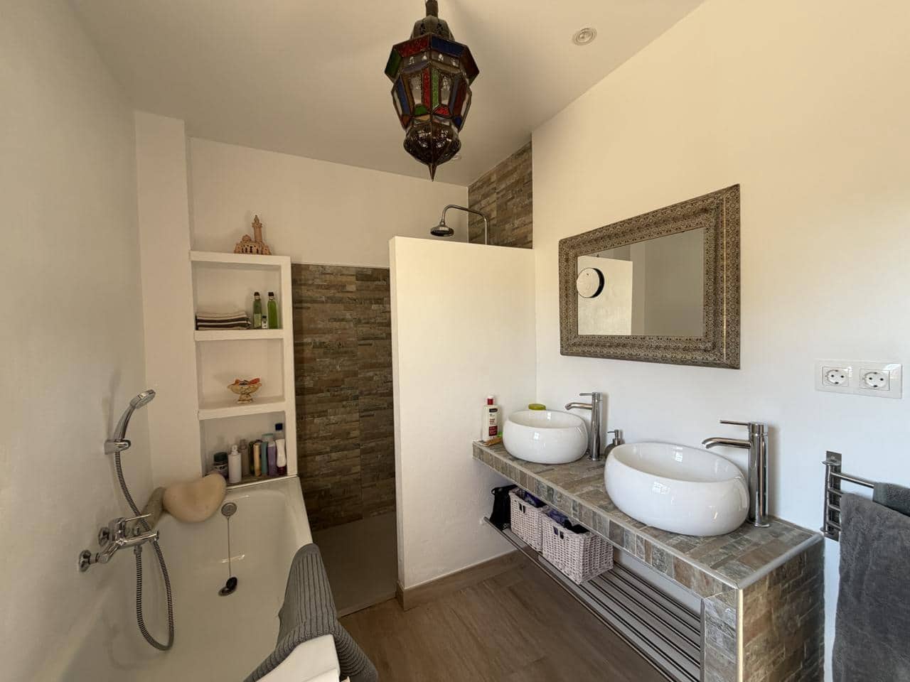 4 bedroom Villa for sale in Illora with pool - € 190,000 (Ref: 10110415)