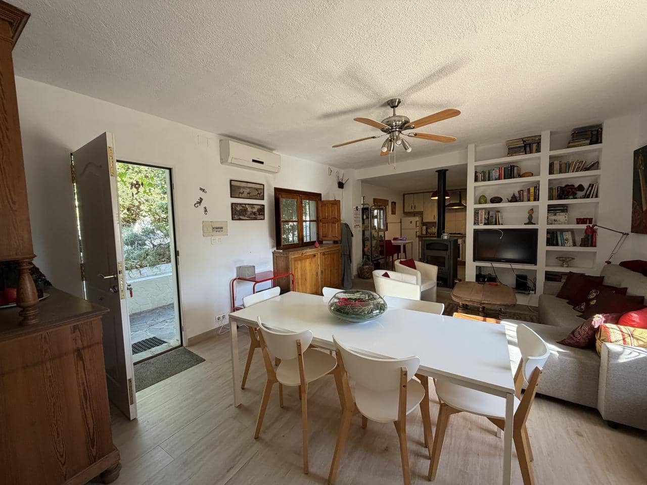 4 bedroom Villa for sale in Illora with pool - € 190,000 (Ref: 10110415)