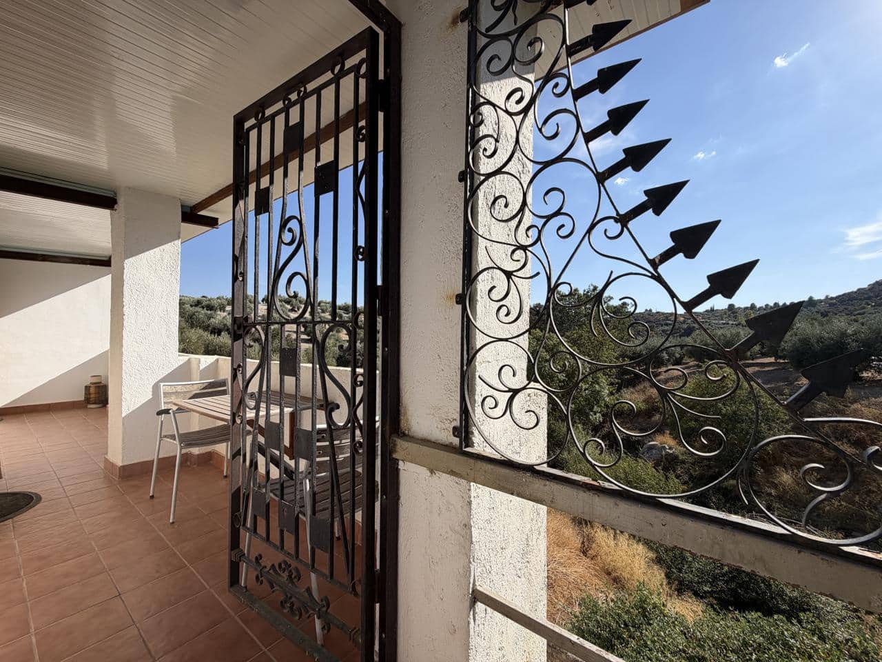 4 bedroom Villa for sale in Illora with pool - € 190,000 (Ref: 10110415)