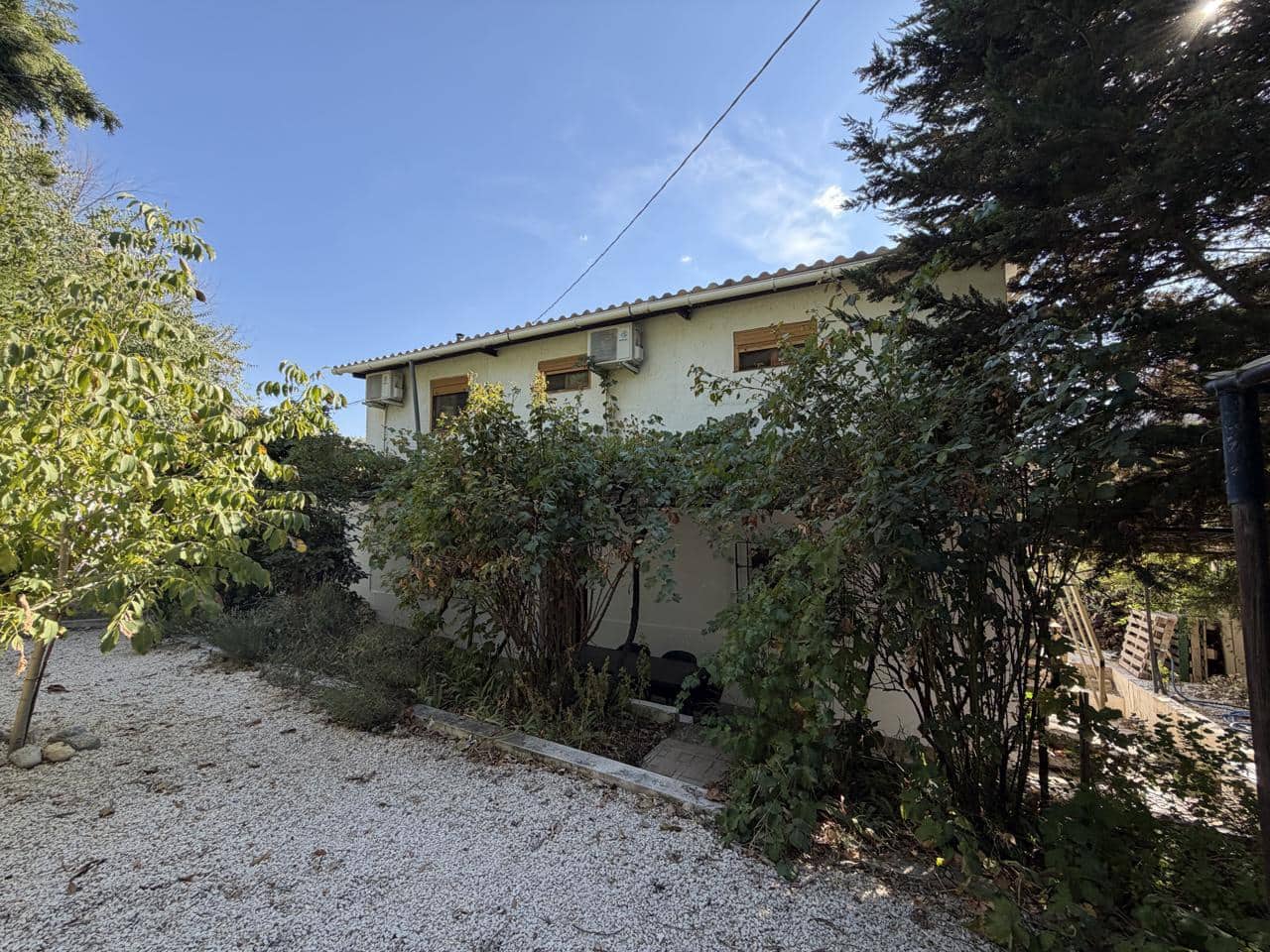 4 bedroom Villa for sale in Illora with pool - € 190,000 (Ref: 10110415)