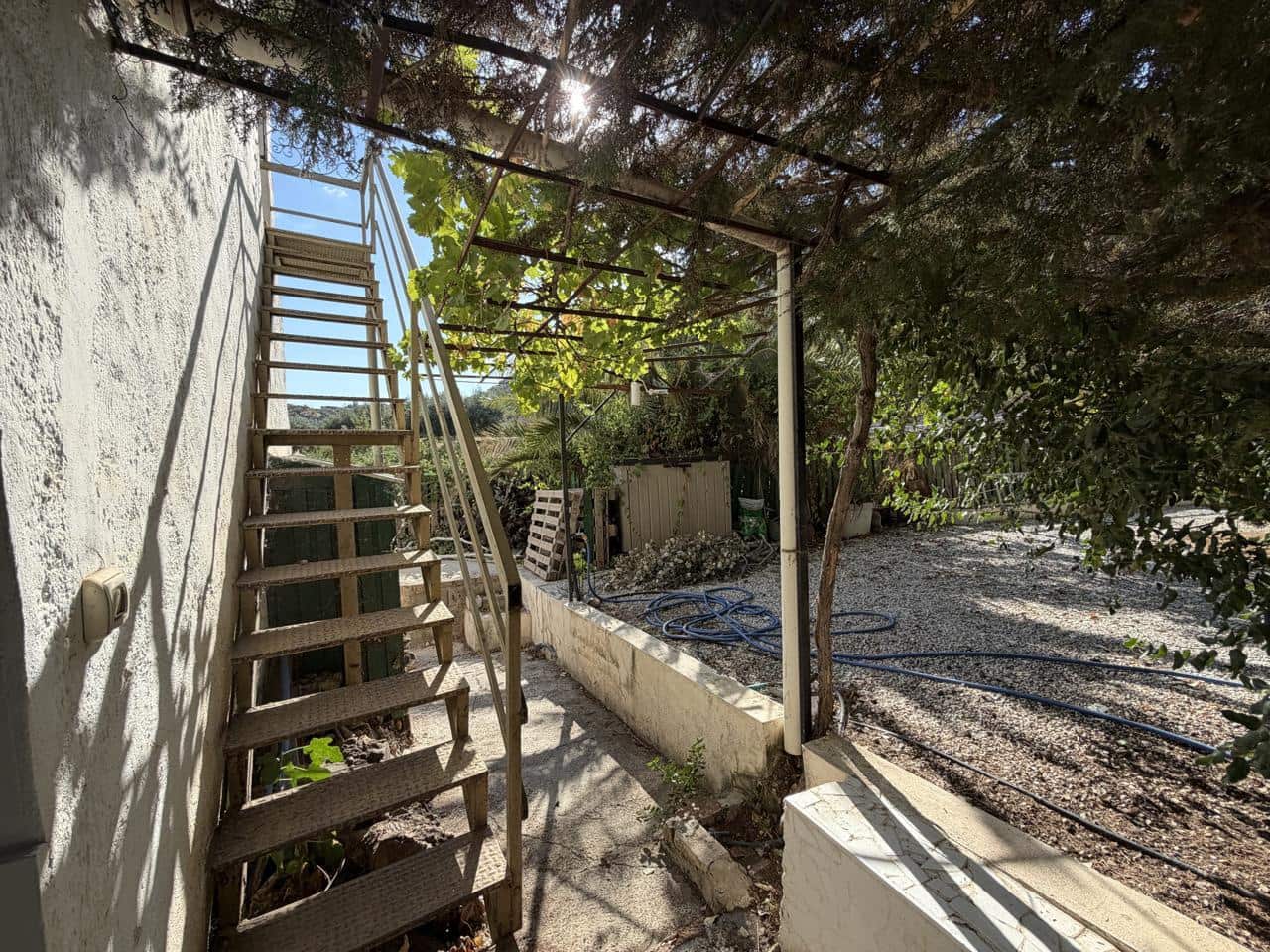 4 bedroom Villa for sale in Illora with pool - € 190,000 (Ref: 10110415)