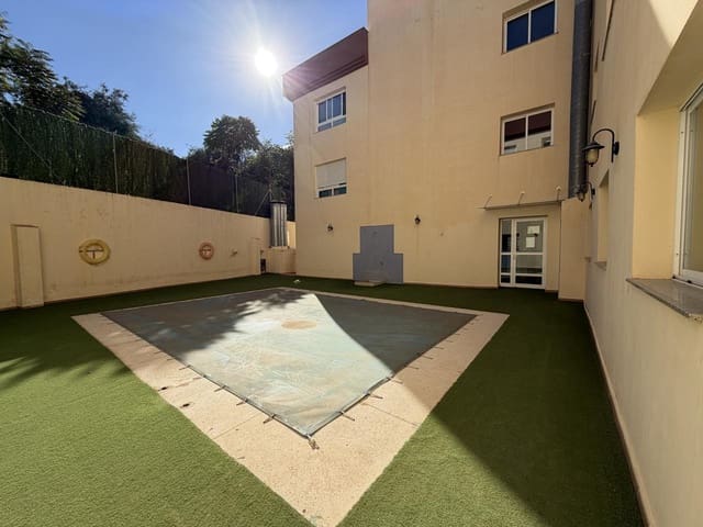 3 Zimmer Wohnung zu verkaufen in Loja mit Pool Garage - 120.000 € (Ref: 10170436)