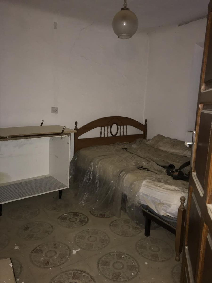 4 soveværelse Villa til salg i Cacin med garage - € 35.000 (Ref: 4280049)