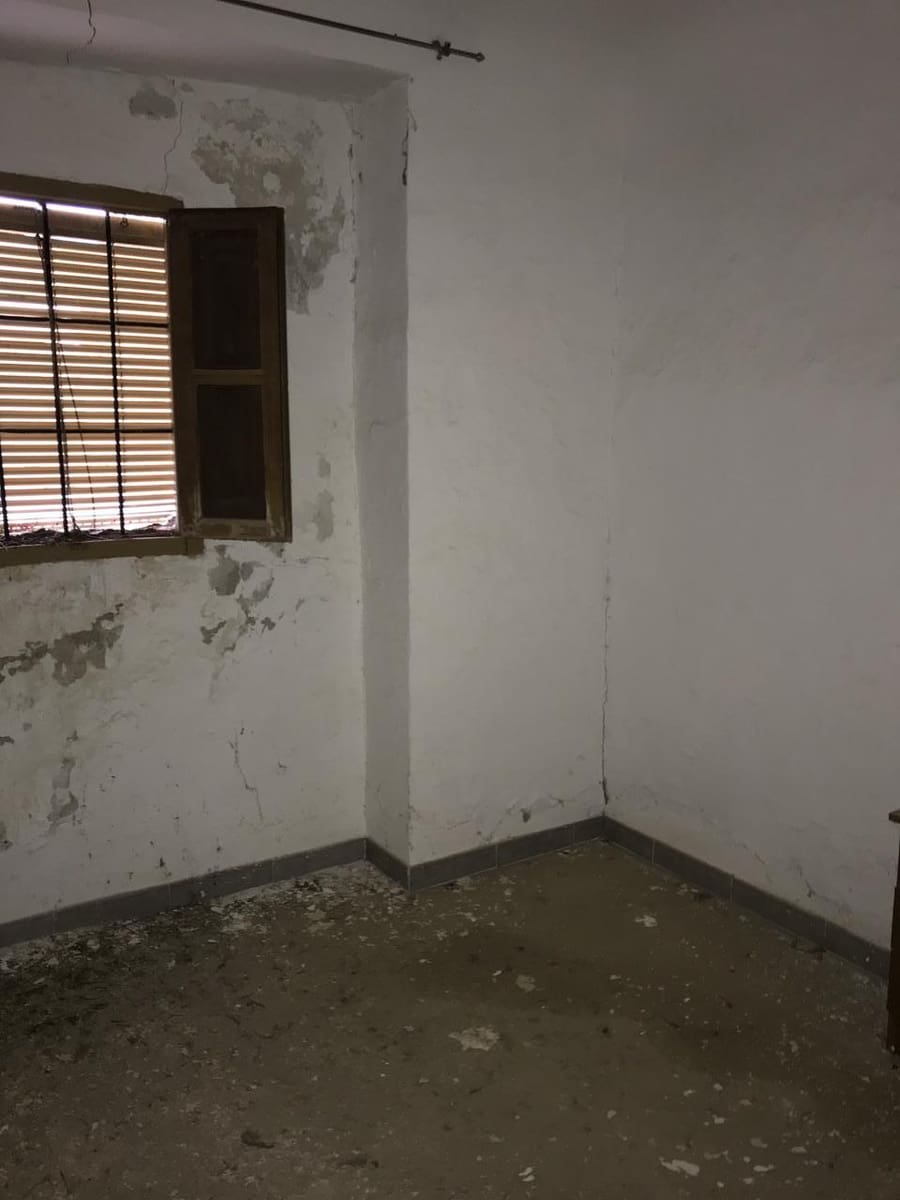 Chalet de 4 habitaciones en Cacín en venta con garaje - 35.000 € (Ref: 4280049)