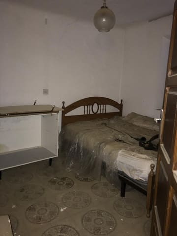 Chalet de 4 habitaciones en El Turro, Cacín en venta con garaje - 35.000 € (Ref: 4280049)