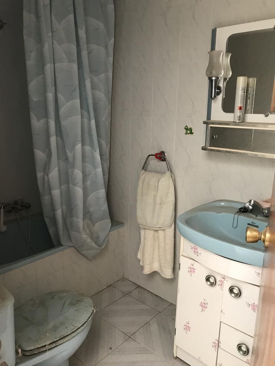 Chalet de 4 habitaciones en Cacín en venta con garaje - 35.000 € (Ref: 4280049)