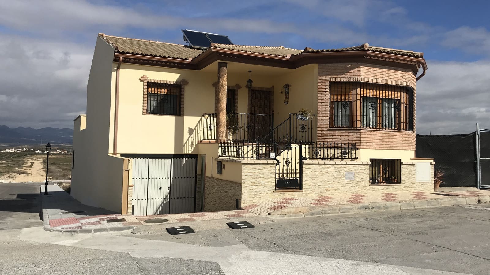 4 soveværelse Villa til salg i Moraleda de Zafayona med garage - € 185.000 (Ref: 4416634)