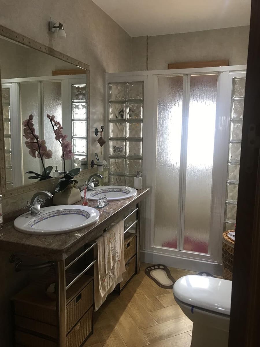 4 soveværelse Villa til salg i Moraleda de Zafayona med garage - € 185.000 (Ref: 4416634)