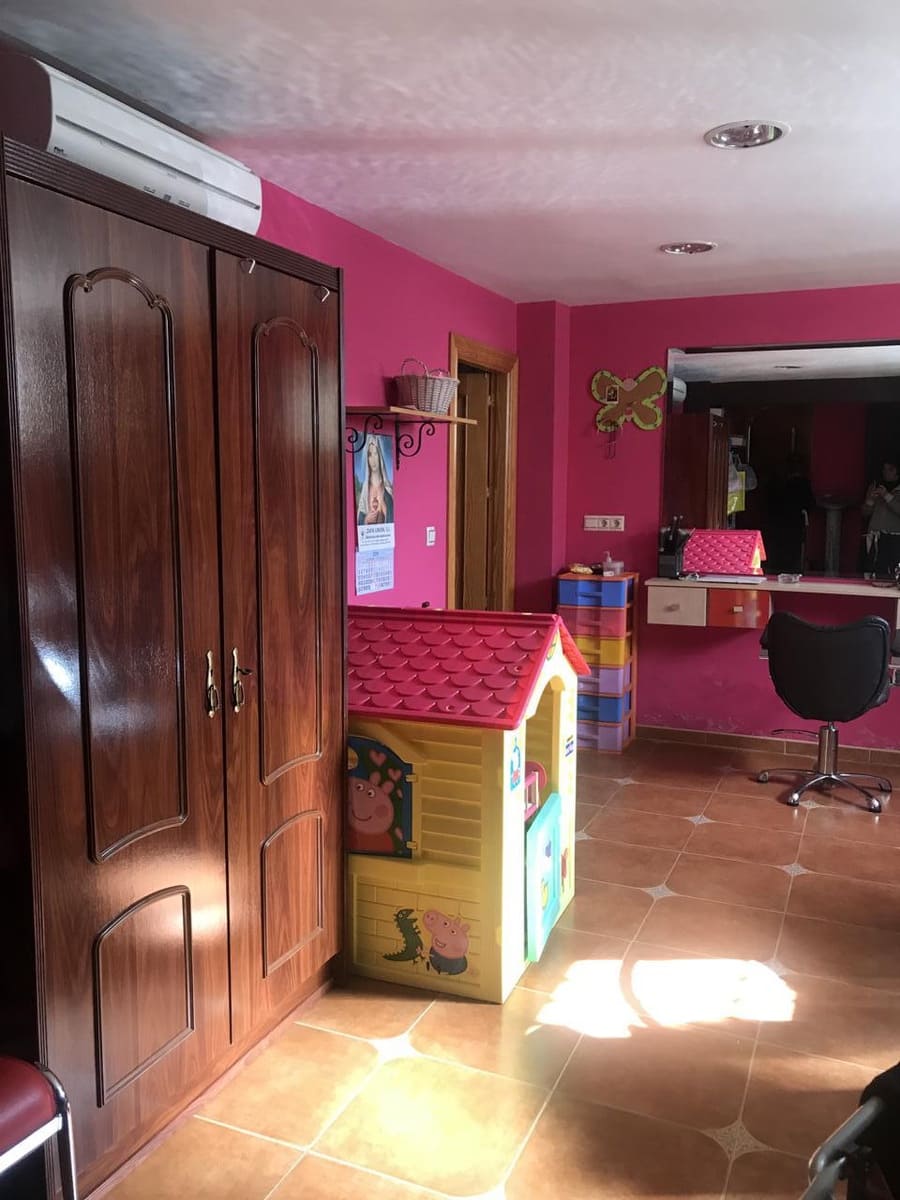 4 soveværelse Villa til salg i Moraleda de Zafayona med garage - € 185.000 (Ref: 4416634)