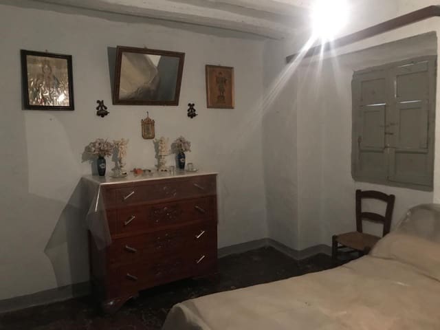 3 bedroom Villa for sale in Castillo de Locubín - € 21,500 (Ref: 4817659)