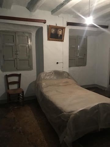 3 bedroom Villa for sale in Castillo de Locubín - € 21,500 (Ref: 4817659)