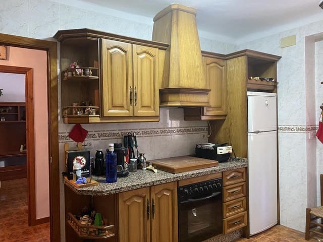6 soverom Villa til salgs i Alcalá la Real med garasje - € 79 500 (Ref: 6083802)