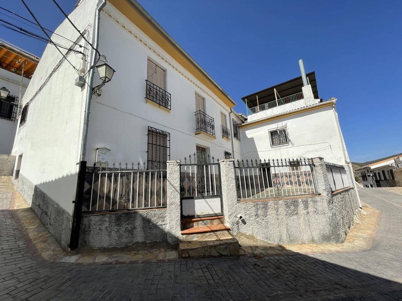 Chalet de 4 habitaciones en Moclín en venta con garaje - 78.000 € (Ref: 6963759)