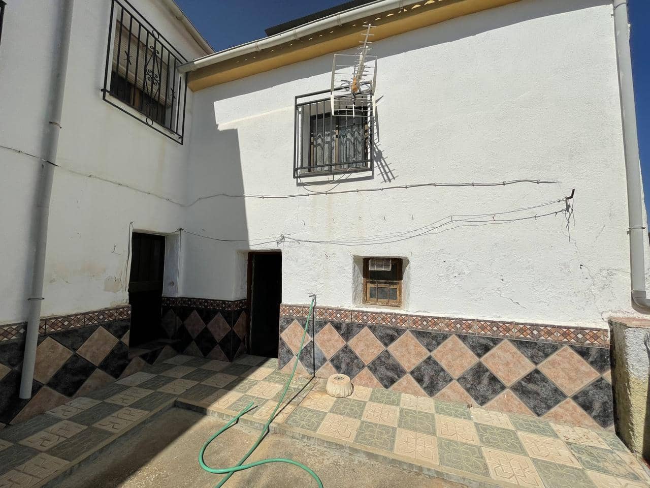 Chalet de 4 habitaciones en Moclín en venta con garaje - 78.000 € (Ref: 6963759)