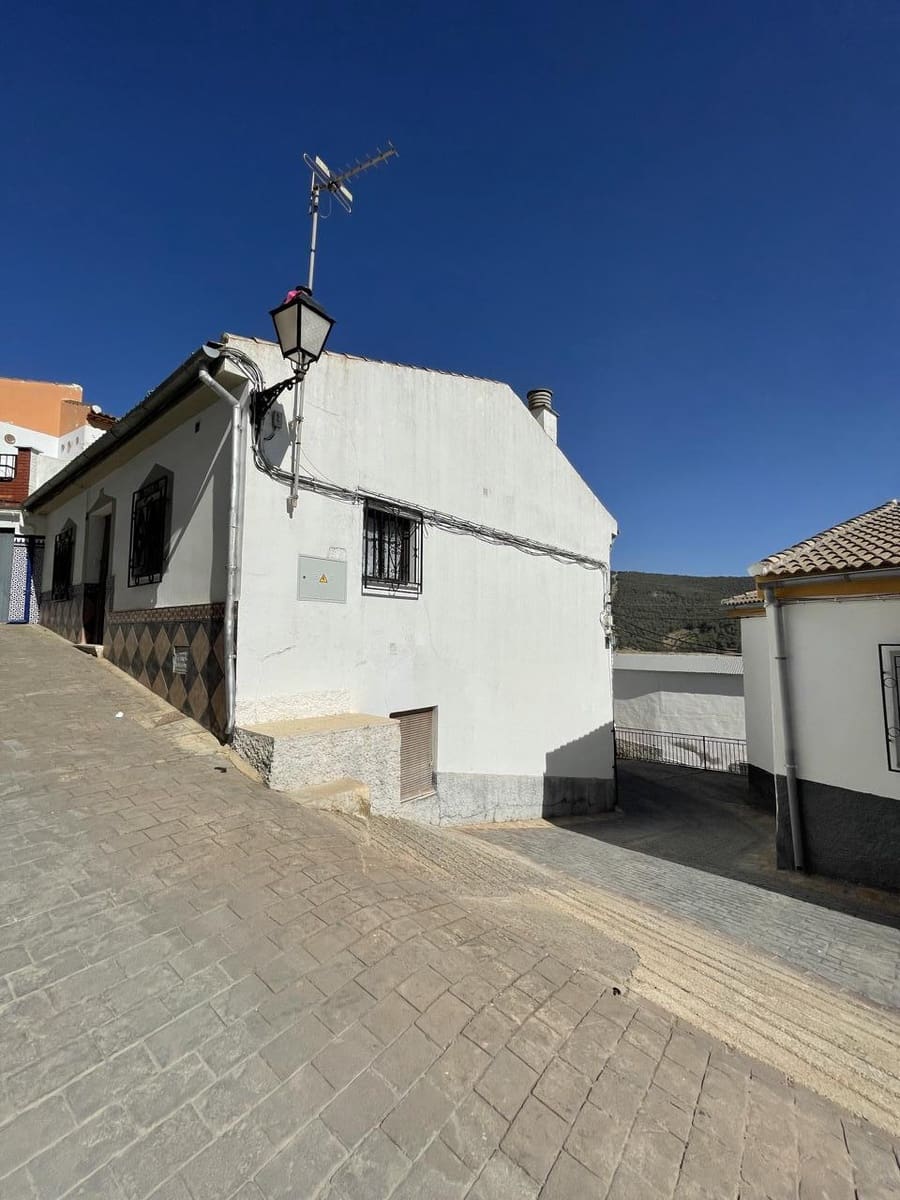 Chalet de 4 habitaciones en Moclín en venta con garaje - 78.000 € (Ref: 6963759)