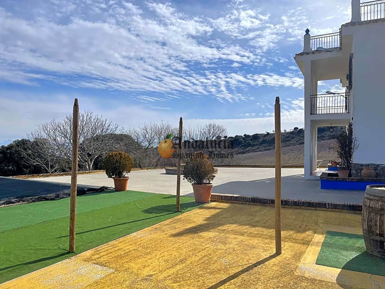 4 soveværelse Villa til salg i Montefrio med swimmingpool garage - € 300.000 (Ref: 7394013)