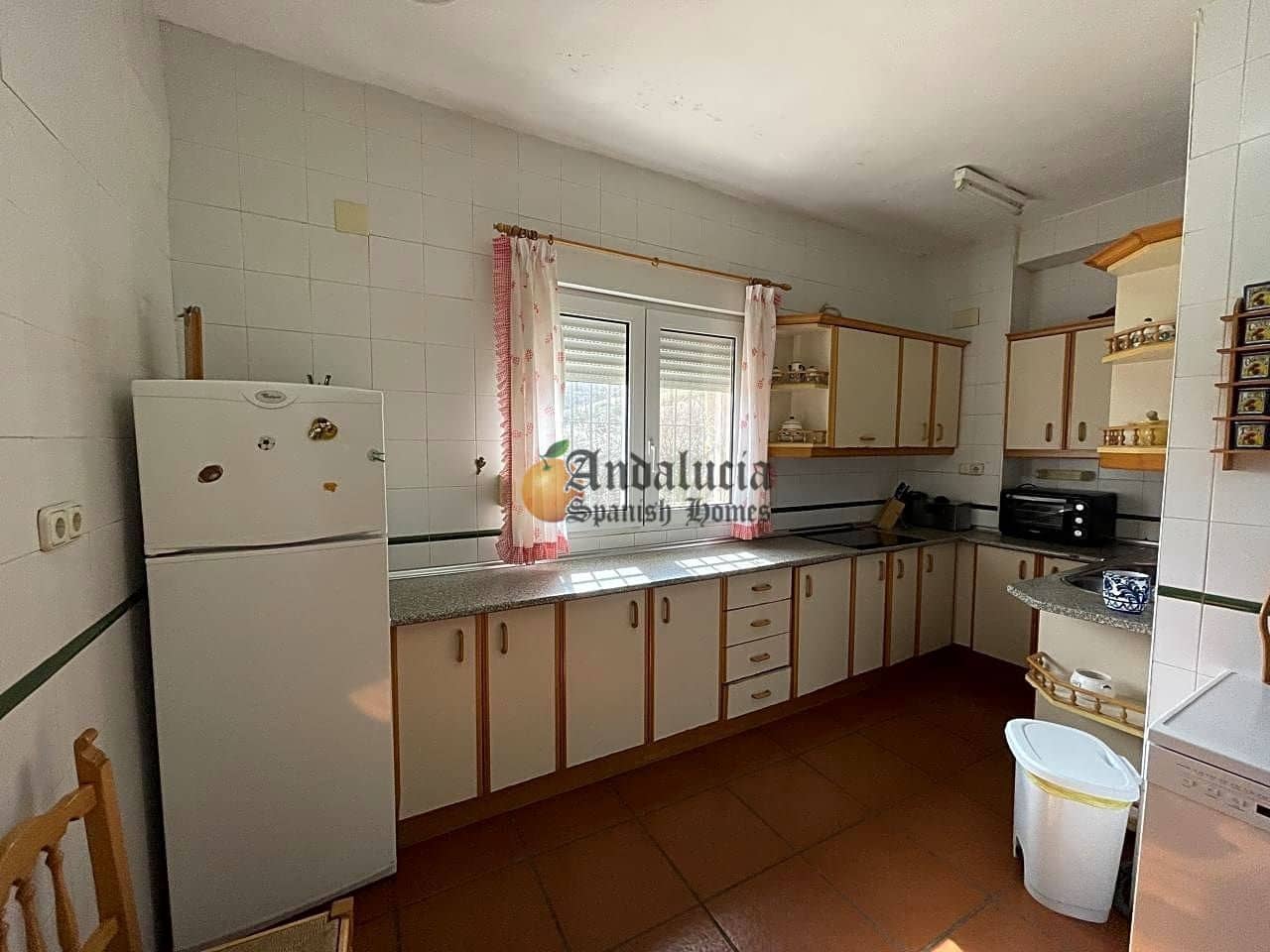 4 soveværelse Villa til salg i Montefrio med swimmingpool garage - € 300.000 (Ref: 7394013)