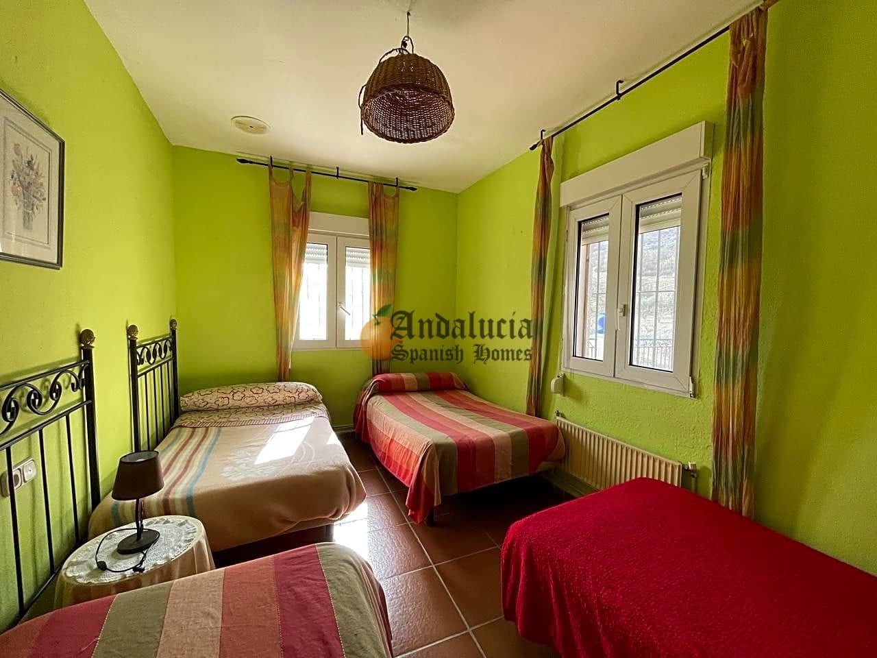 4 soveværelse Villa til salg i Montefrio med swimmingpool garage - € 300.000 (Ref: 7394013)