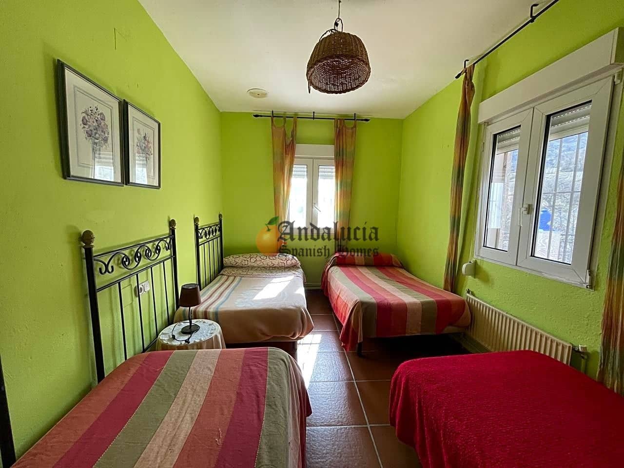 4 soveværelse Villa til salg i Montefrio med swimmingpool garage - € 300.000 (Ref: 7394013)