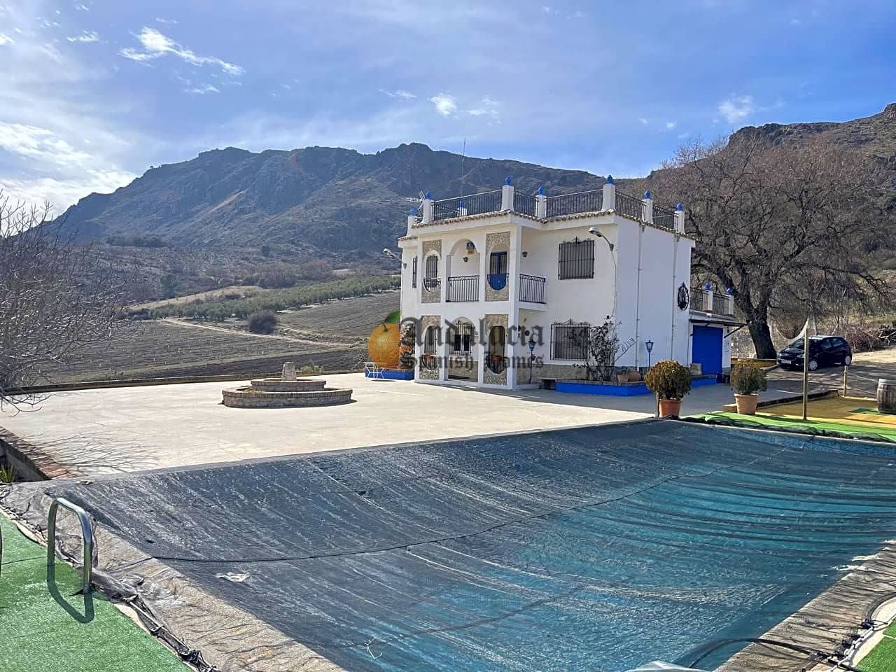 4 soveværelse Villa til salg i Montefrio med swimmingpool garage - € 300.000 (Ref: 7394013)