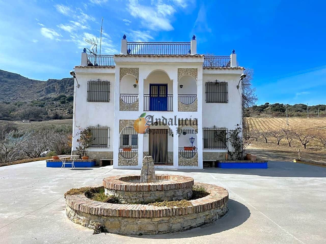 4 soveværelse Villa til salg i Montefrio med swimmingpool garage - € 300.000 (Ref: 7394013)