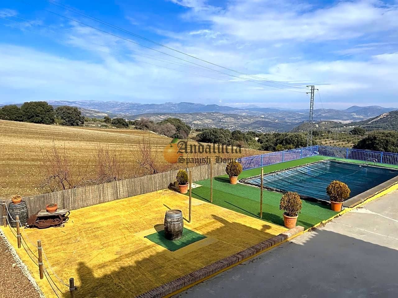 4 soveværelse Villa til salg i Montefrio med swimmingpool garage - € 300.000 (Ref: 7394013)