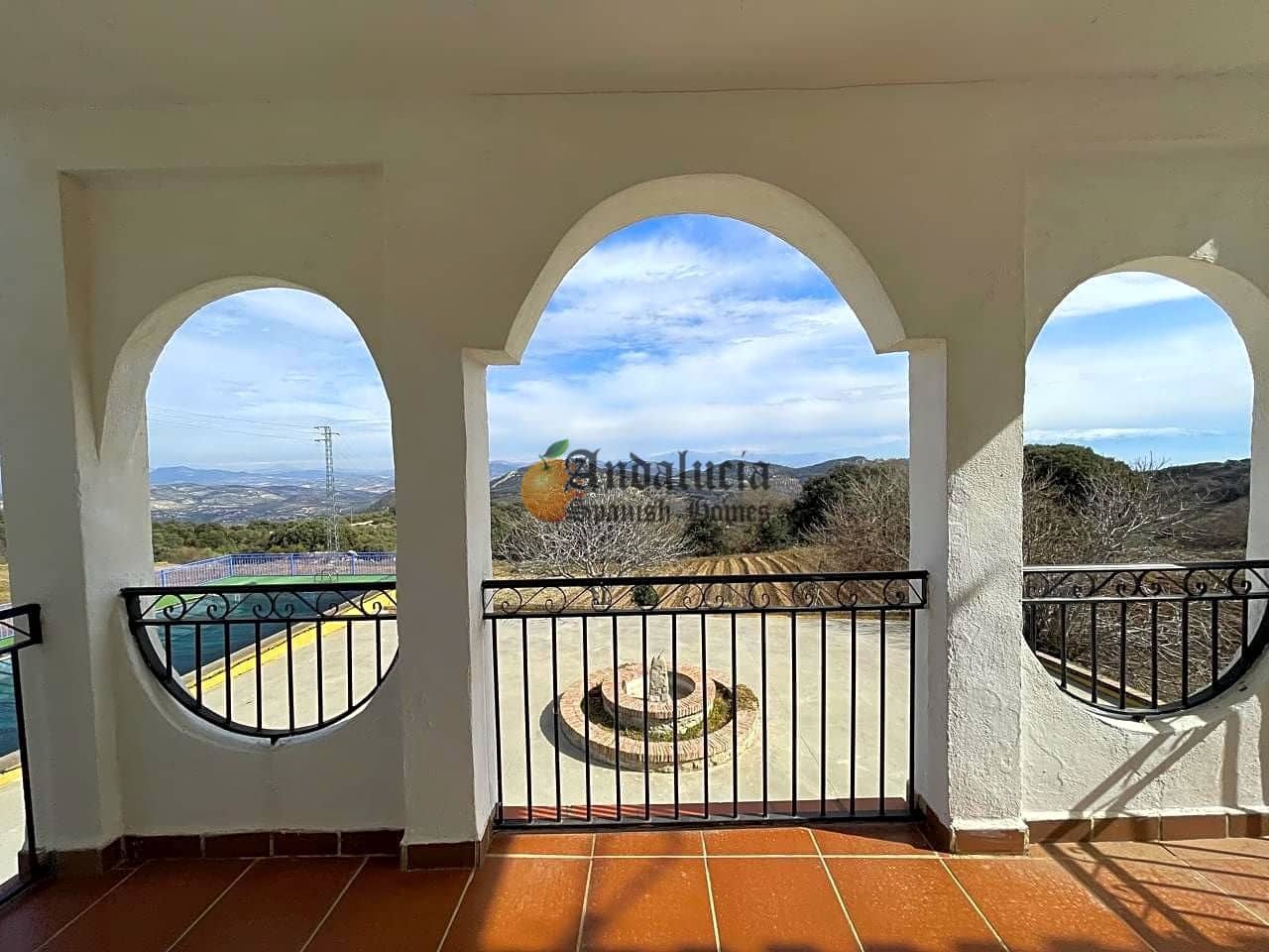 4 soveværelse Villa til salg i Montefrio med swimmingpool garage - € 300.000 (Ref: 7394013)