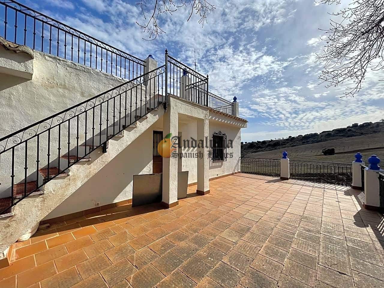 4 soveværelse Villa til salg i Montefrio med swimmingpool garage - € 300.000 (Ref: 7394013)