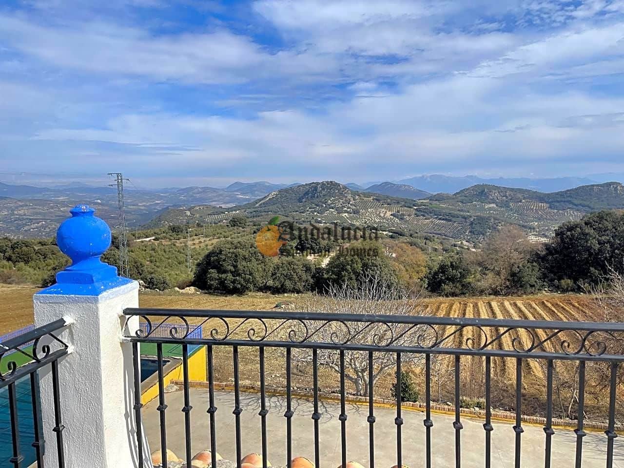 4 soveværelse Villa til salg i Montefrio med swimmingpool garage - € 300.000 (Ref: 7394013)