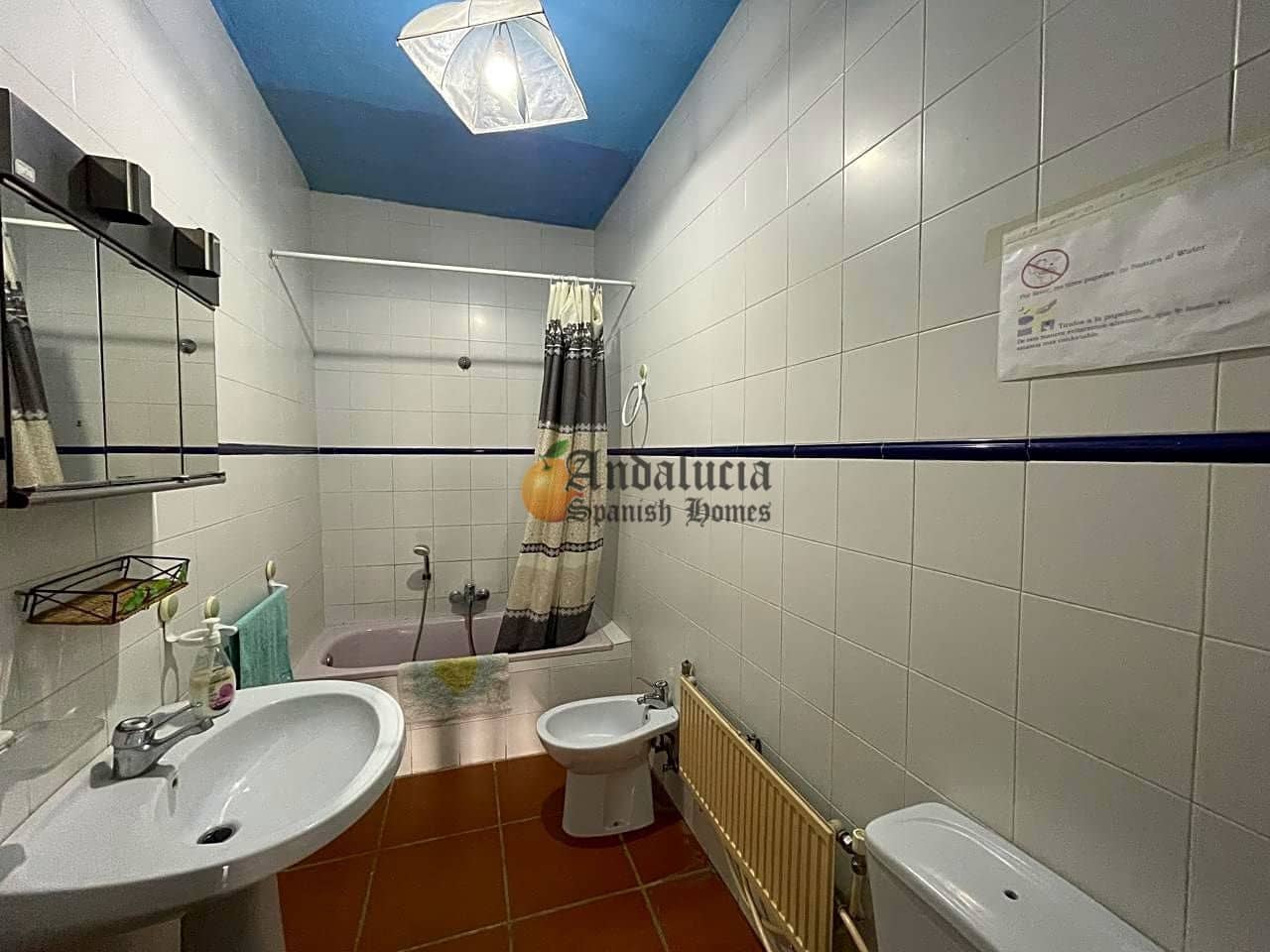 4 soveværelse Villa til salg i Montefrio med swimmingpool garage - € 300.000 (Ref: 7394013)