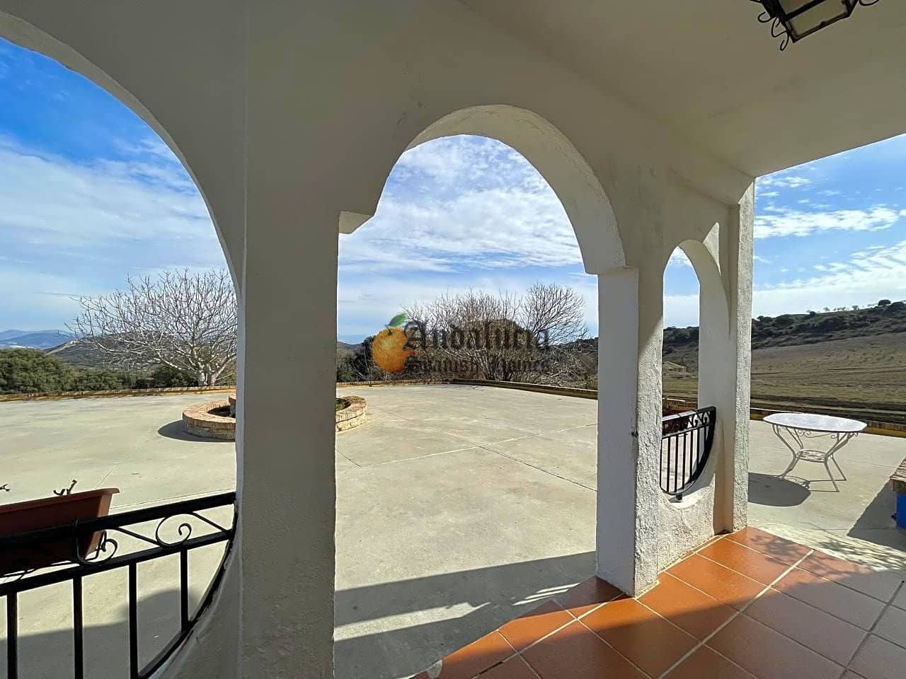 4 soveværelse Villa til salg i Montefrio med swimmingpool garage - € 300.000 (Ref: 7394013)