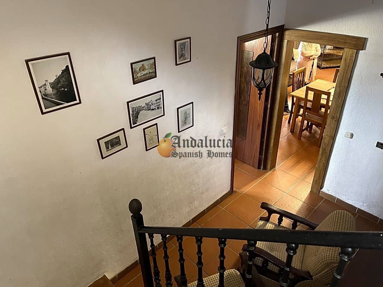 4 soveværelse Villa til salg i Montefrio med swimmingpool garage - € 300.000 (Ref: 7394013)