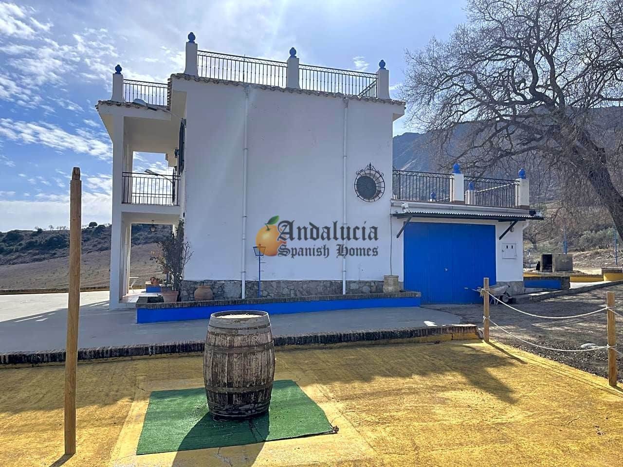 4 soveværelse Villa til salg i Montefrio med swimmingpool garage - € 300.000 (Ref: 7394013)