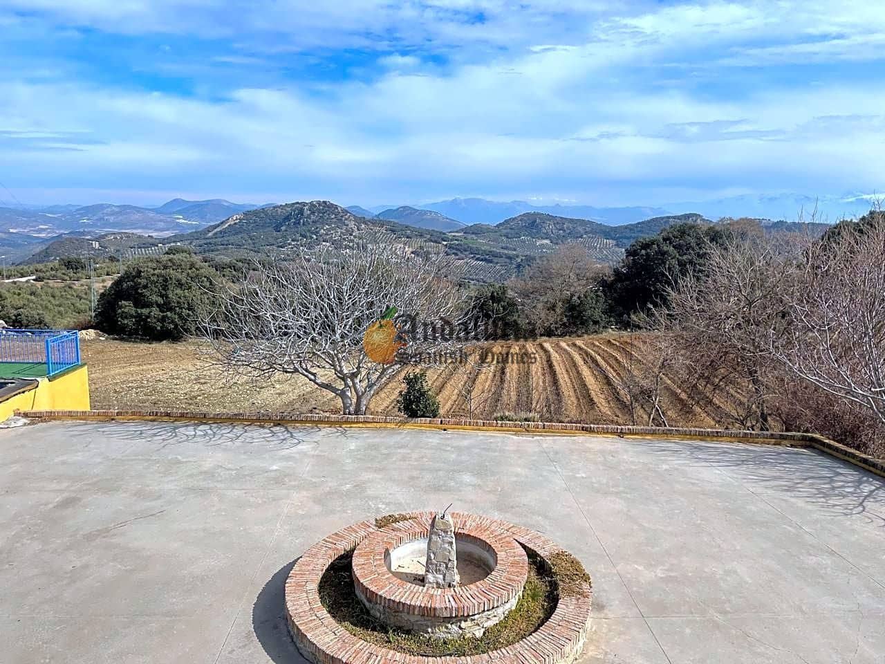 4 soveværelse Villa til salg i Montefrio med swimmingpool garage - € 300.000 (Ref: 7394013)