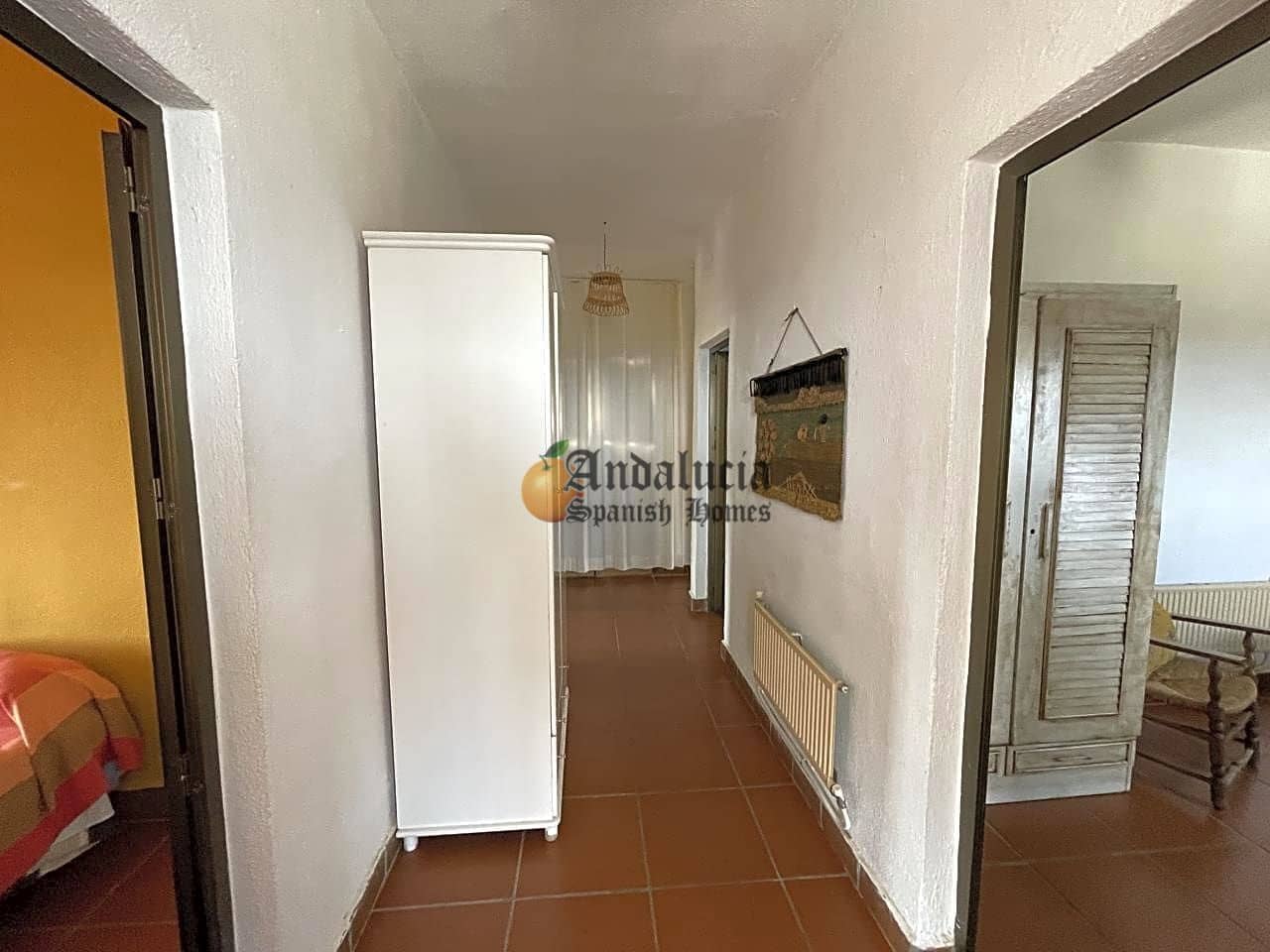 4 soveværelse Villa til salg i Montefrio med swimmingpool garage - € 300.000 (Ref: 7394013)