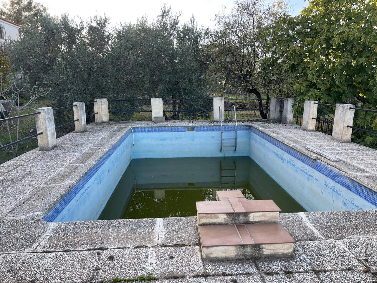 Chalet de 2 habitaciones en Moraleda de Zafayona en venta con piscina - 85.000 € (Ref: 7897327)