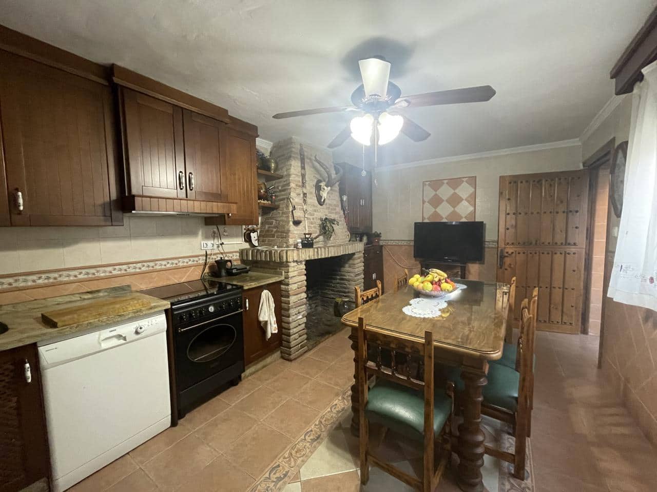 4 bedroom Villa for sale in Moraleda de Zafayona - € 105,000 (Ref: 8148880)