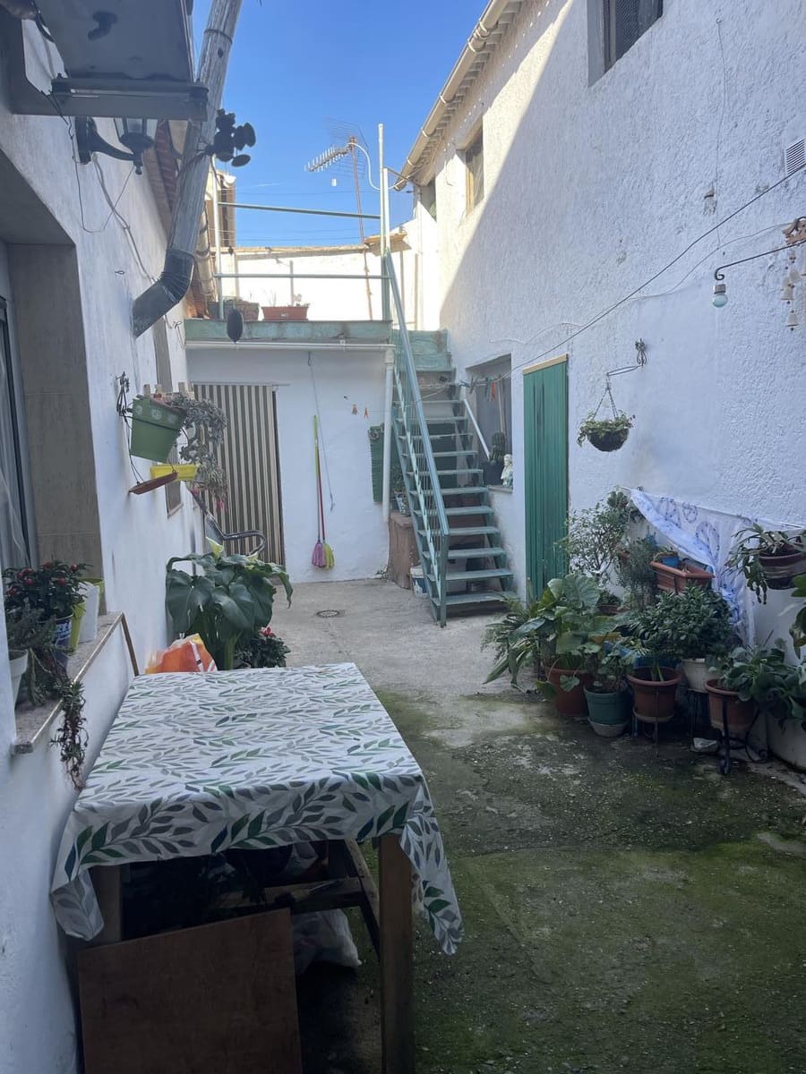 4 bedroom Villa for sale in Moraleda de Zafayona - € 105,000 (Ref: 8148880)