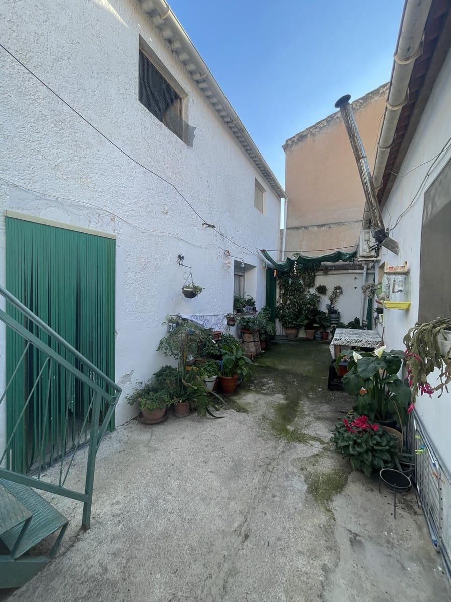 4 bedroom Villa for sale in Moraleda de Zafayona - € 105,000 (Ref: 8148880)