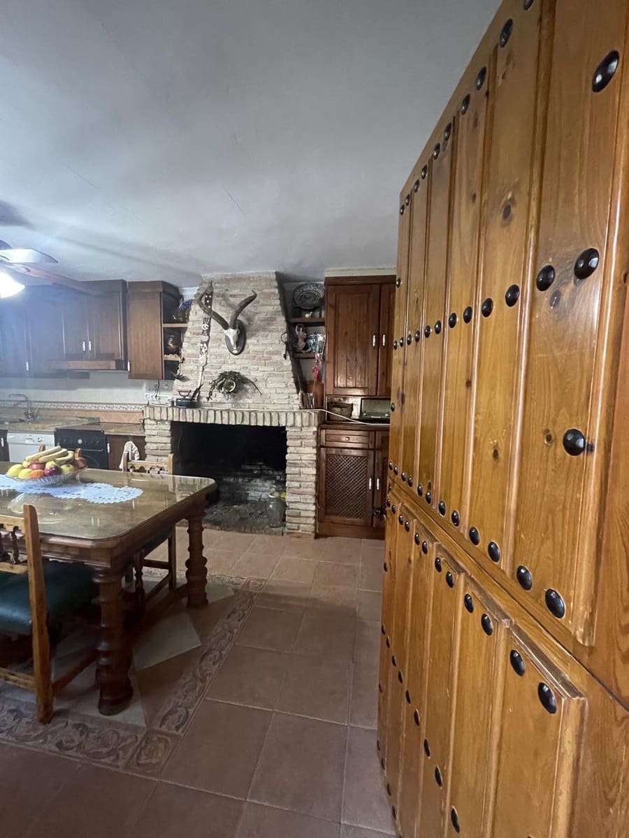 4 bedroom Villa for sale in Moraleda de Zafayona - € 105,000 (Ref: 8148880)