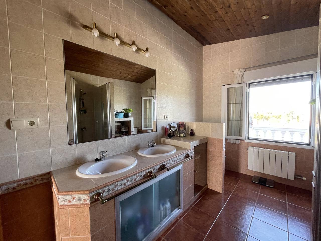 4 bedroom Villa for sale in Moraleda de Zafayona with pool garage - € 250,000 (Ref: 8166312)