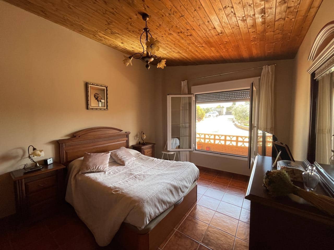 4 bedroom Villa for sale in Moraleda de Zafayona with pool garage - € 250,000 (Ref: 8166312)