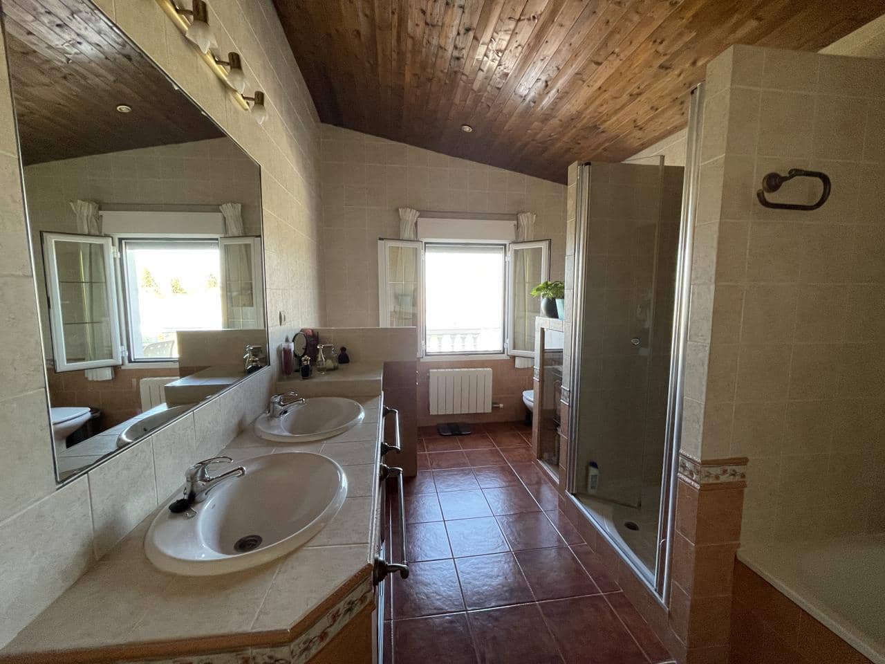 4 bedroom Villa for sale in Moraleda de Zafayona with pool garage - € 250,000 (Ref: 8166312)