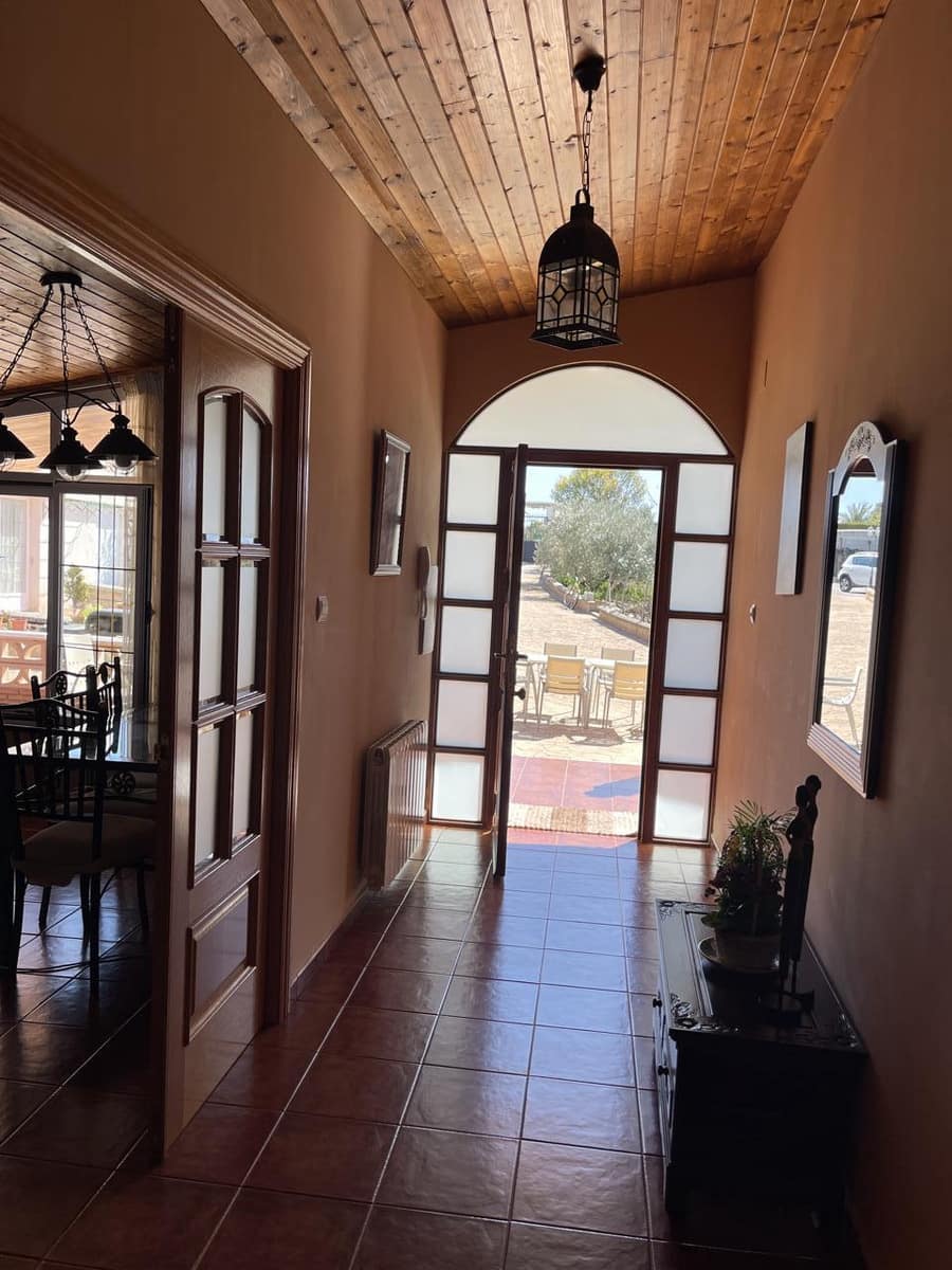 4 bedroom Villa for sale in Moraleda de Zafayona with pool garage - € 250,000 (Ref: 8166312)