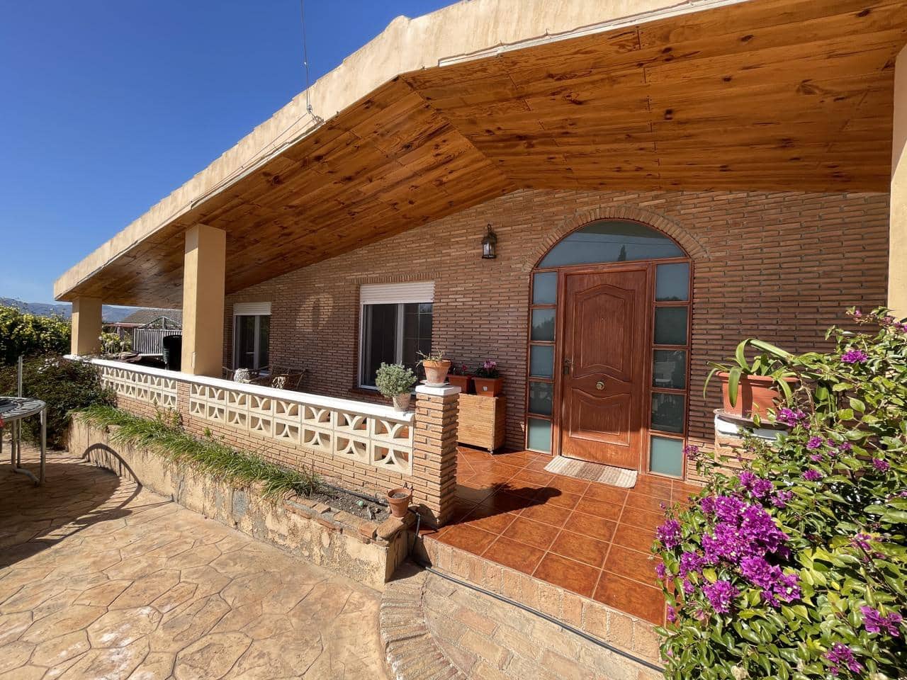 4 bedroom Villa for sale in Moraleda de Zafayona with pool garage - € 250,000 (Ref: 8166312)