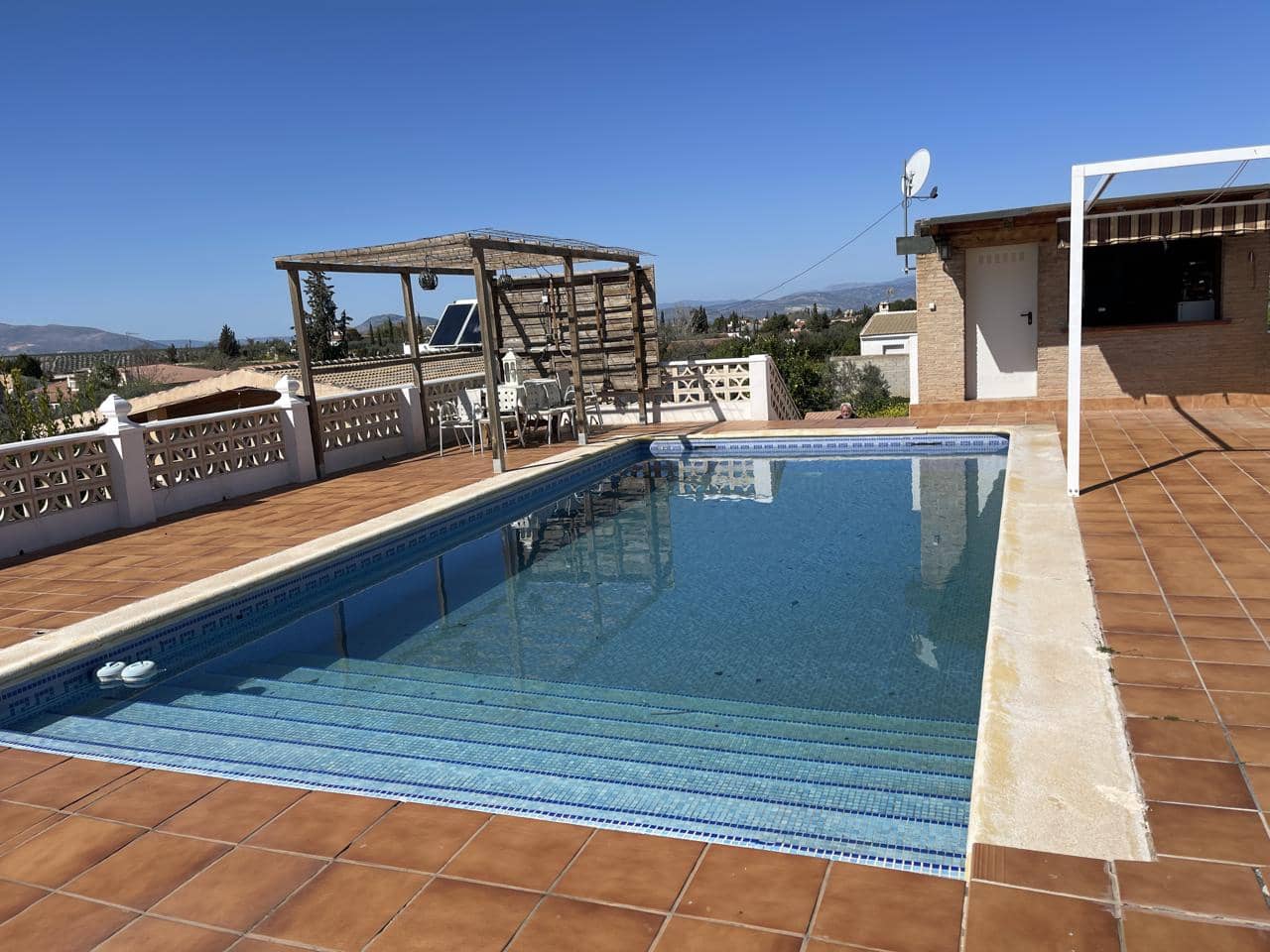 4 bedroom Villa for sale in Moraleda de Zafayona with pool garage - € 250,000 (Ref: 8166312)
