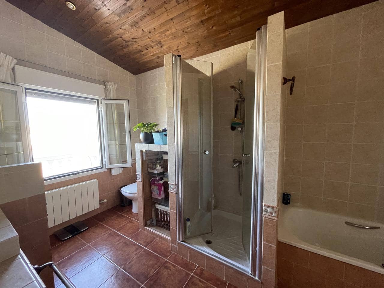 4 bedroom Villa for sale in Moraleda de Zafayona with pool garage - € 250,000 (Ref: 8166312)