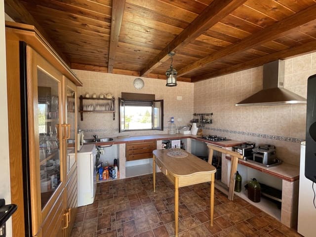 4 soveværelse Villa til salg i Moraleda de Zafayona med swimmingpool garage - € 250.000 (Ref: 8166312)